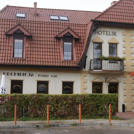 Prohibicja Peter'S Pub Motel Mikołajki Екстериор снимка