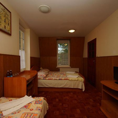 Prohibicja Peter'S Pub Motel Mikołajki Екстериор снимка