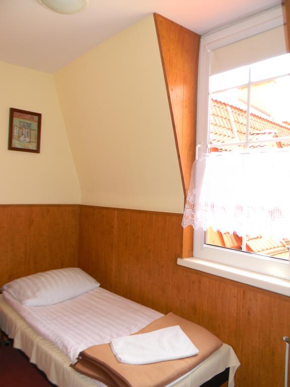 Prohibicja Peter'S Pub Motel Mikołajki Стая снимка