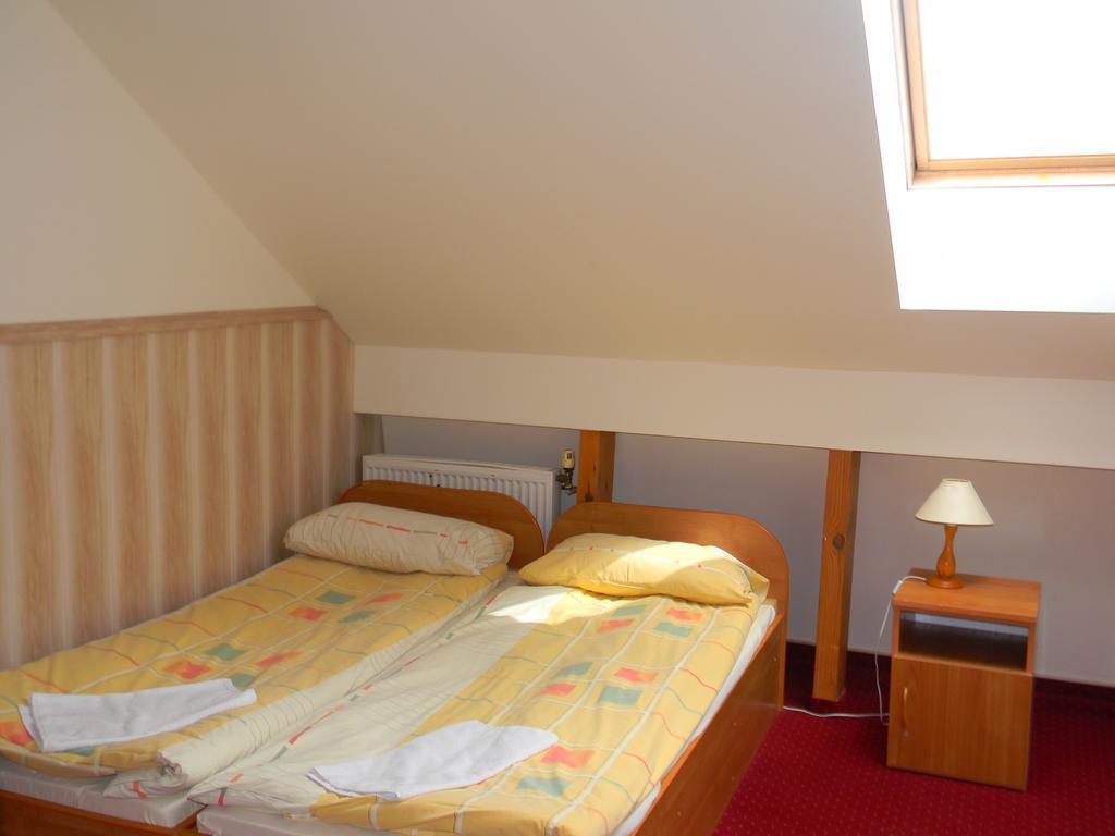 Prohibicja Peter'S Pub Motel Mikołajki Стая снимка