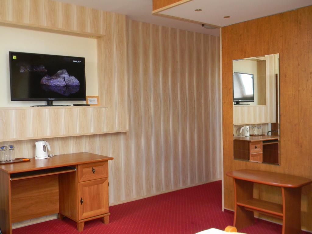 Prohibicja Peter'S Pub Motel Mikołajki Стая снимка